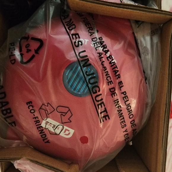 DASH Mini waffle maker - Picture 3 of 3